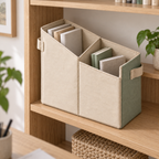 Range-revues à deux poches asymétriques en toile, beige et sauge — 36 × 18 × 30 cm